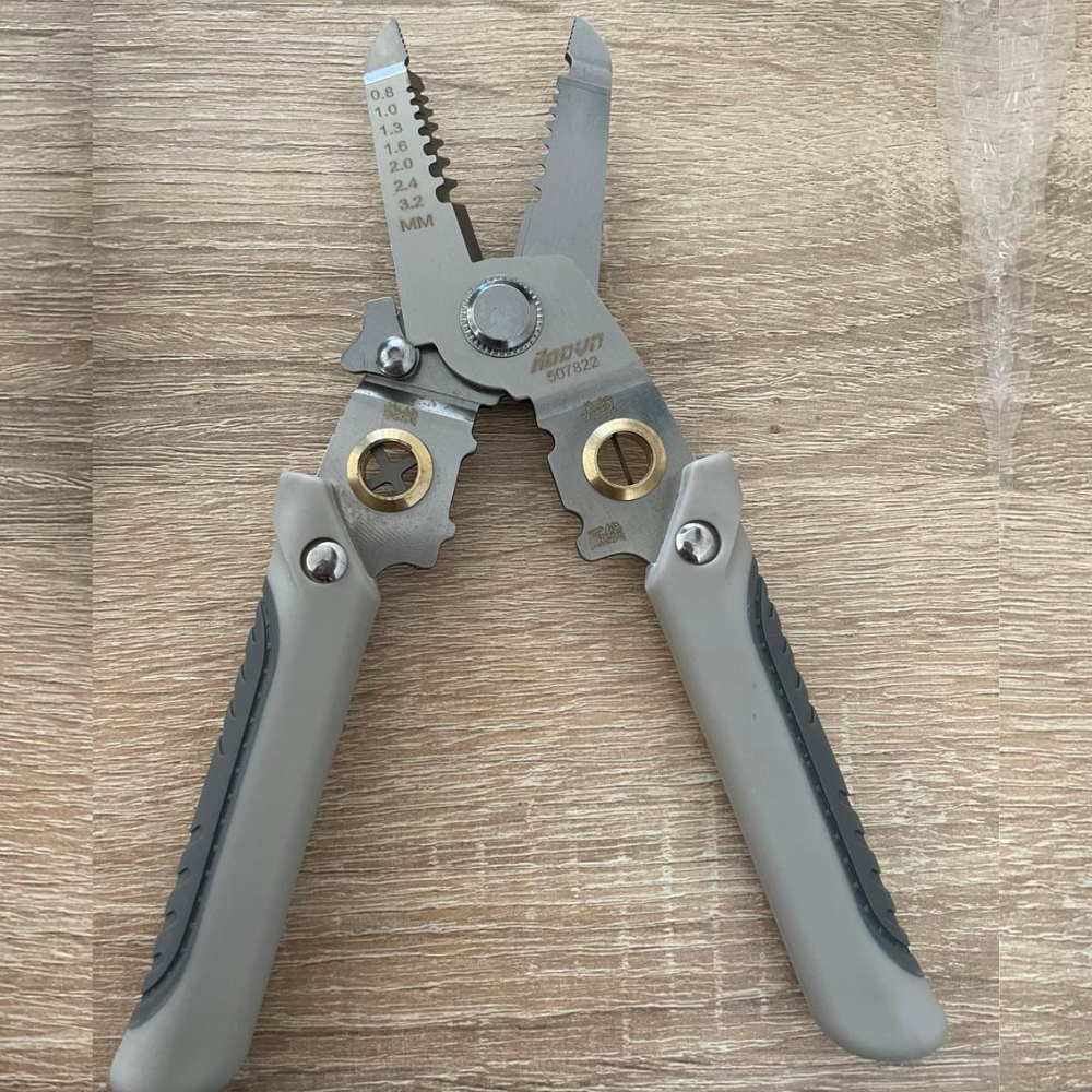 Alicate Multifuncional